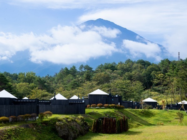 【山梨・南都留】給与22万～35万/寮完備/車通勤OK☆THE SENSE FUJI サービススタッフ募集：富士を望む絶景と美食の空間で、感動を届けませんか？