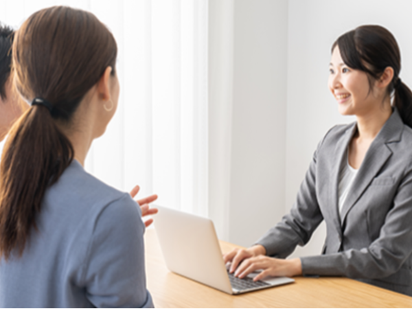 25-799_土日祝休みの不動産事務