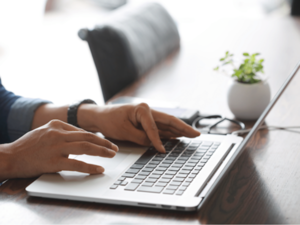 R7-330_採用人事(未経験歓迎/マンガ・ノベルアプリ「peep」運営会社)