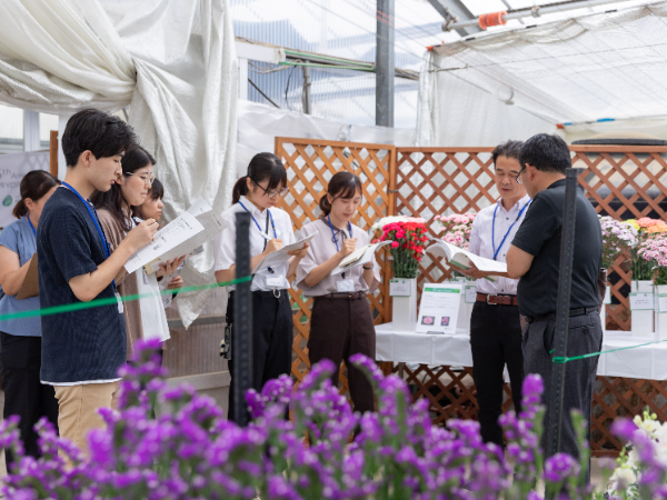 【正社員／総合職（新卒採用）】月給21万5800円（大卒の場合）／U・Iターン歓迎／昇給年1回／賞与年2回＋期末賞与制度／残業月平均10h程度／退職金制度あり／各種手当充実