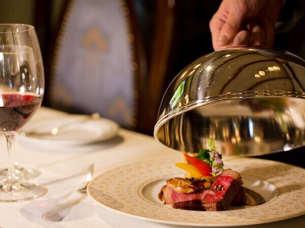 正社員【ホテルモントレ大阪／飲料サービス業務スタッフ】★昇給年1回 ★年間休日110日 ★社会保険完備 ★交通費5万円まで支給 ★手当＆待遇充実 ★安心安定の正社員として経験を活かして活躍 ★スキルアップできる環境です♪