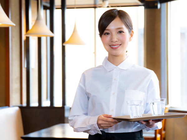 契約社員【ホテルモントレ大阪／飲料サービス業務スタッフ】★昇給年1回 ★年間休日110日 ★社会保険完備 ★交通費5万円まで支給 ★手当＆待遇充実 ★経験を活かして活躍 ★スキルアップできる環境です♪