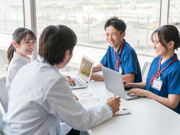 【介護福祉士】住宅型有料老人ホーム リオラテラス和歌山　［2026春OPEN予定］　★オープニングスタッフ募集！　★充実の福利厚生＆研修制度　★ICTや器具でスタッフの負担軽減　★ワークライフバランス◎