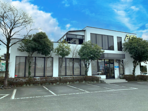 車通勤OK!無料駐車場完備!
通勤もしやすくて安心。