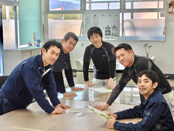 【矢板市/正社員/工事スタッフ】◆業界未経験OK◆充実のチームサポートで未経験から月給50万円以上も可能◆働きやすさを支える各種福利厚生◆奨学金返済支援制度あり◆産休・育休取得実績あり◆賞与年3回◆奨励金、随時昇給あり◆勤続年数長い方も多数◆イチから手に職をつけるチャンス！