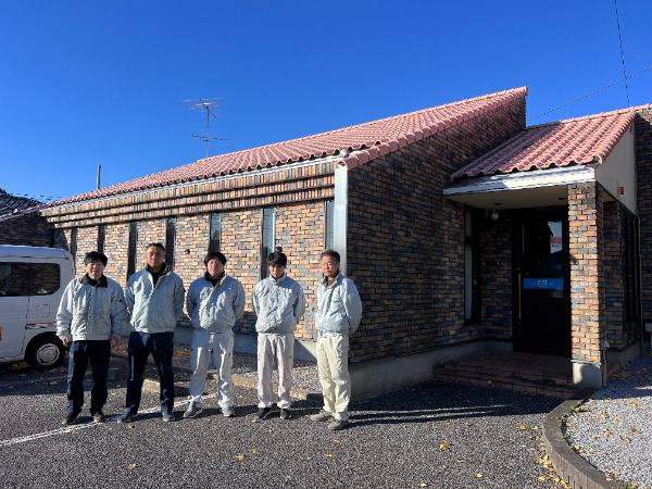 【館林市/正社員/工事スタッフ】◆業界未経験OK◆充実のチームサポートで未経験から月給50万円以上も可能◆働きやすさを支える各種福利厚生◆奨学金返済支援制度あり◆産休・育休取得実績あり◆賞与年3回◆奨励金、随時昇給あり◆勤続年数長い方も多数◆イチから手に職をつけるチャンス！