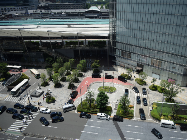 東京駅八重洲中央口から徒歩1分！
駅近オフィスでキャリアを積もう！