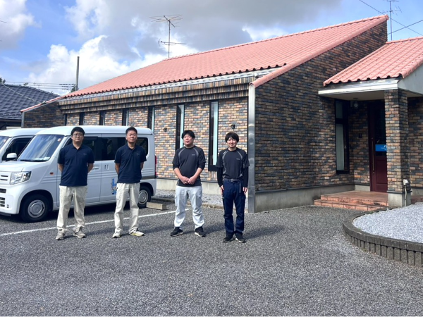【館林市/正社員/工事スタッフ】◆業界未経験OK◆充実のチームサポートで未経験から月給50万円以上も可能◆働きやすさを支える各種福利厚生◆奨学金返済支援制度あり◆産休・育休取得実績あり◆賞与年2回◆奨励金、随時昇給あり◆勤続年数長い方も多数◆イチから手に職をつけるチャンス!