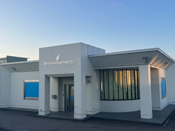 【三条市/正社員/営業職】◆高収入可能！固定給30万円～＋インセンティブ＋諸手当あり◆営業未経験OK◆個人ノルマなし×問い合わせ対応が中心の反響営業で始めやすい◆年末年始・夏季休暇も充実◆奨学金返済支援制度あり◆車通勤OK＆寮完備で安心◆結婚・出産祝い金あり！