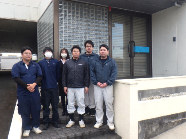 【三島市/正社員/工事スタッフ】◆業界未経験OK◆充実のチームサポートで未経験から月給50万円以上も可能◆働きやすさを支える各種福利厚生◆奨学金返済支援制度あり◆産休・育休取得実績あり◆賞与年3回◆奨励金、随時昇給あり◆勤続年数長い方も多数◆イチから手に職をつけるチャンス!