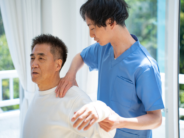 ☆17時15分まで勤務で残業ほぼなし、家庭と仕事を両立できる職場です♪☆無料託児所完備で子育て世代も安心して働けます★☆未経験でも同行研修でサポートあり、安心して訪問リハビリを学べます!☆福利厚生充実で長く働きやすく、定期的な面談で相談しやすい環境です◎