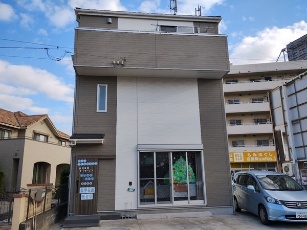 【児童指導員/正社員】◎未経験者大歓迎 ◎やりがいのあるお仕事 ◎残業ほぼなし ◎年間休日120日以上 ◎完全週休2日制(日祝+ほか1日) ◎昇給・賞与あり ◎風通しのよい社風