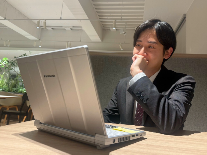 飲食業界歴約9年から営業未経験でAEへ。「ゼロからでも挑戦できる環境が、クックビズにはある」