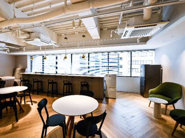 明るくオシャレなオフィスが
あなたの活躍の場です◎