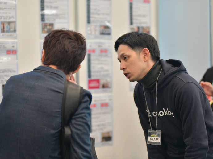 コック一筋10年からAEに転職。「現場感とロジックの融合」を武器にスピード昇格