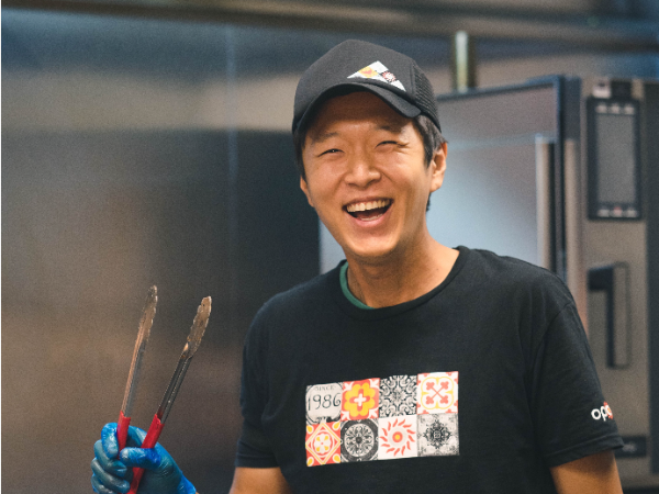 【クルースタッフ】本格中華・小籠包◆日本初上陸のクリスタルジェイド◆飲食アルバイト経験が活かせる◆全員同期のチームで、世界基準の味を提供◆アシスタントとして店舗運営も学べる◆外資系企業の自由な社風◆早朝・深夜の送迎、手当あり◆有給休暇取得を推進◆関空の出店・外資系企業のためグローバルに活躍できる環境です。