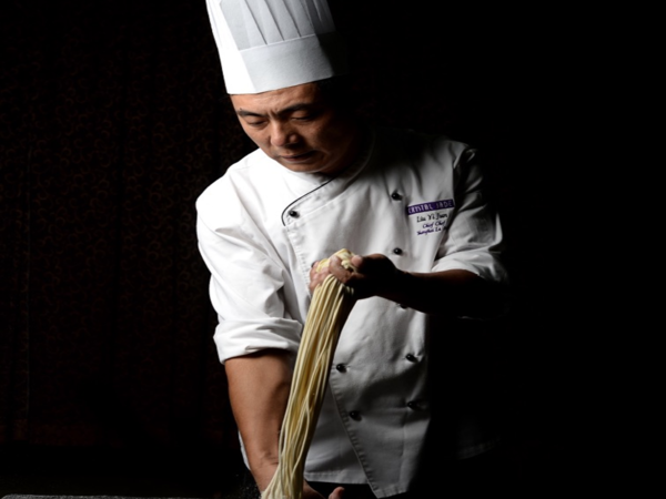 本格中華・小籠包/日本初上陸のクリスタルジェイド/キッチンマネージャー/月38万～のキッチン運営・管理業務中心の責任あるポジションの募集/2026年6月～オープン/全員同期のスタートで、世界基準の料理を提供/関空の出店・グローバルに活躍できる環境/外資系企業の自由な社風/早朝・深夜の送迎、手当あり/有給休暇取得を推進