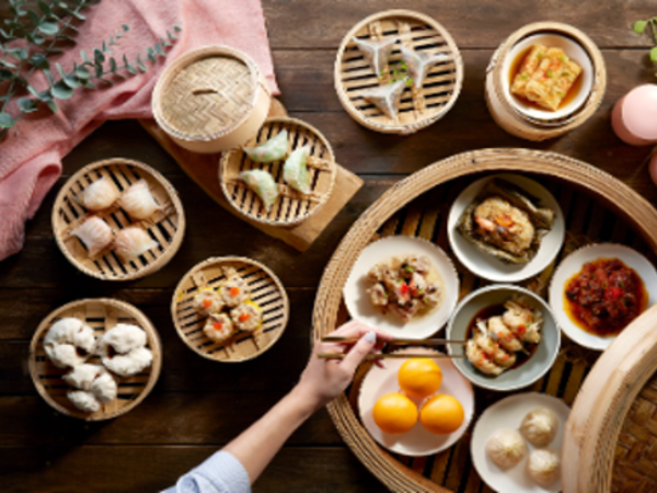 【正社員/レストランスタッフ】本格中華・小籠包◆日本初上陸のクリスタルジェイド◆月27万~飲食アルバイト経験が活かせる◆全員同期のチームで、世界基準の味を提供◆アシスタントとして店舗運営も学べる◆外資系企業の自由な社風◆早朝・深夜の送迎、手当あり◆有給休暇取得を推進◆関空の出店・外資系企業のためグローバルに活躍できる環境です。