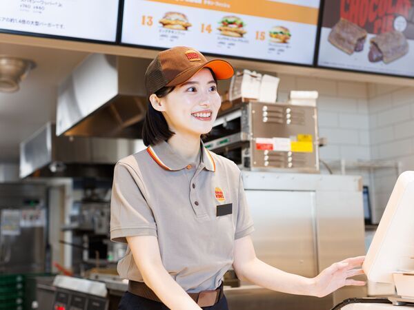 【クルースタッフ】バーガーキングのオープニングスタッフ募集◆海外企業の日本法人立ち上げメンバー募集◆高時給1400円~!◆新店舗をゼロからみんなでつくる◆有給休暇の高い取得率を目指す企業◆海外企業ならではの風通しの良さと自由度の高さ◆髪型・髪色自由◆1日4時間~、週3日~相談OK◆働きやすさ重視ならココ!/早朝・遅番送迎あり◆研修制度が充実!