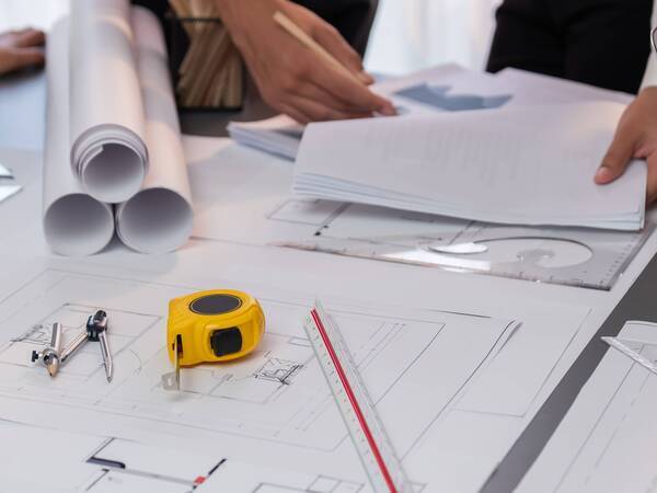 【土木設計】プライム上場／年休128日／福利厚生／勤続年数19.8年／全社平均残業27H