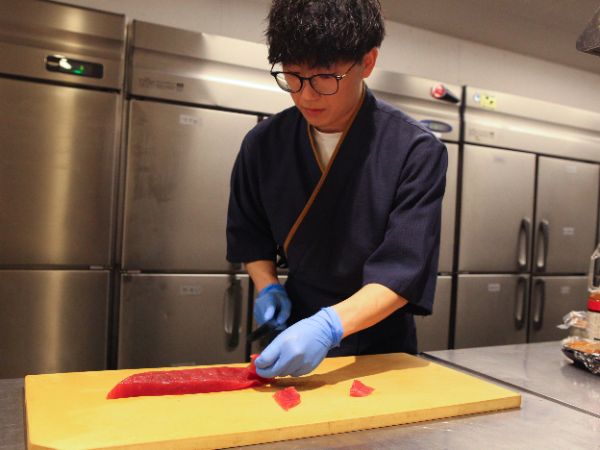 すすきのビュッフェレストランキッチンスタッフ　１７時以降勤務できる方歓迎