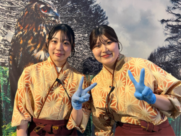 札幌市にある既存店のスタッフです。
(制服は札幌店とは別のものとなります)