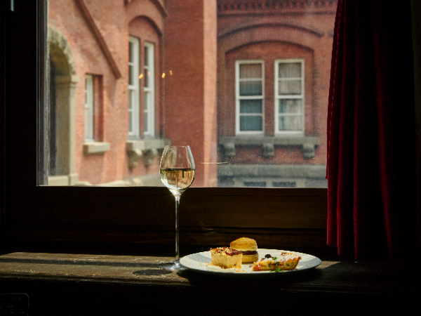 【赤レンガ庁舎内レストラン】クラシカルで趣深い特別空間で働きませんか？