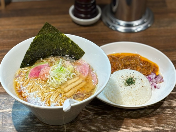 話題沸騰！ラーメンN’n　店舗スタッフ