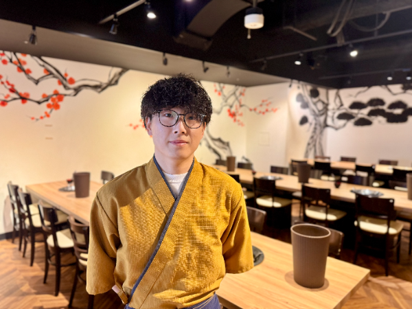 ビュッフェレストランでのホールスタッフ　１７時からの勤務