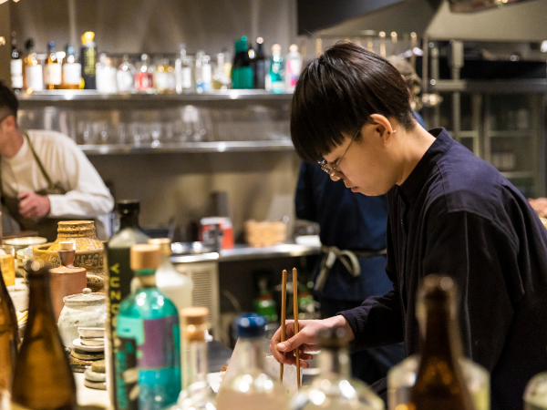 【正社員のキッチンスタッフ募集】未経験OK・学歴不問・ブランクOK！食べることが好きな方・接客が好きな方など大歓迎！