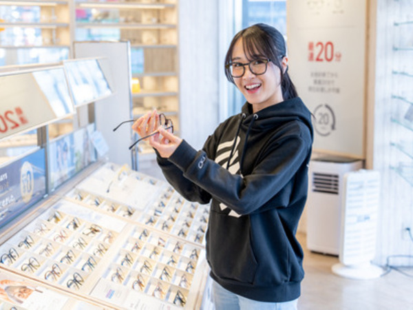 ＜未経験入社率90％以上！＞世界13か国展開中のOWNDAYS/経験・スキル一切不問/午前のみも可！