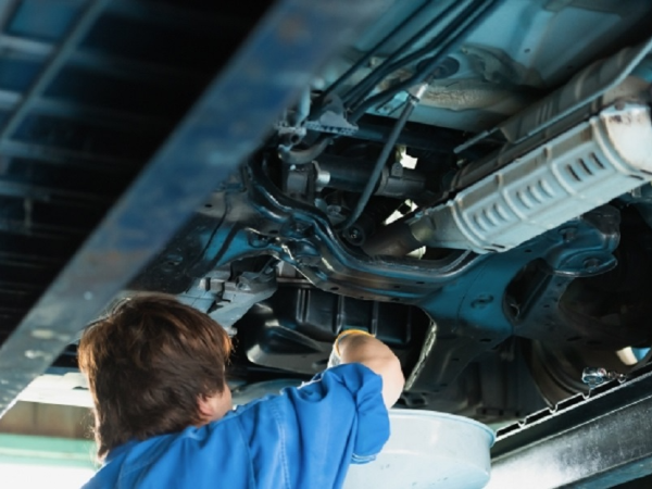 自動車整備補助スタッフ／未経験可