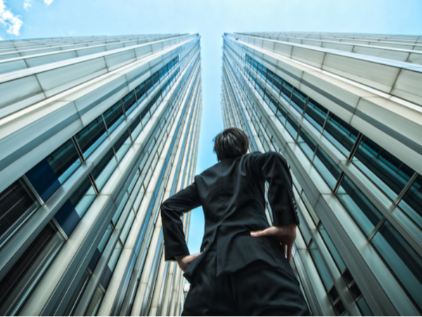 「ミドルリスク・ミドルリターン」で、事業オーナーが安心して挑戦できる環境を