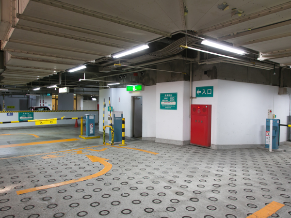 【パート】駐車場係募集!当館利用者限定の屋内地下駐車場での勤務です◎未経験歓迎!70歳以上の方も勤務しています。