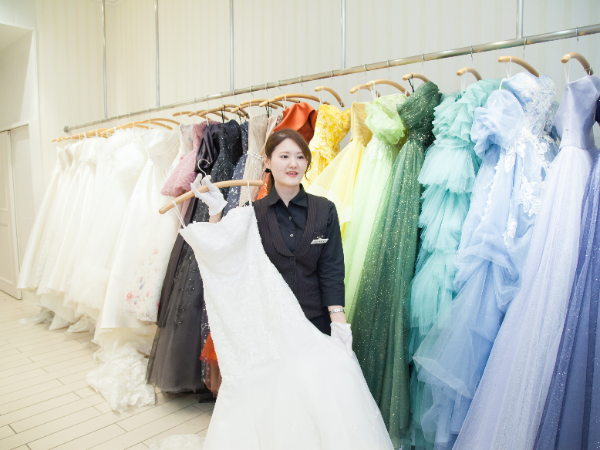 【パート】*未経験・無資格OK*残業少*横浜勤務≪ドレスはこだわりのオーダーメイドで一点もの≫1日5.5h~から勤務可能*残業は月5h 以下*研修サポート充実