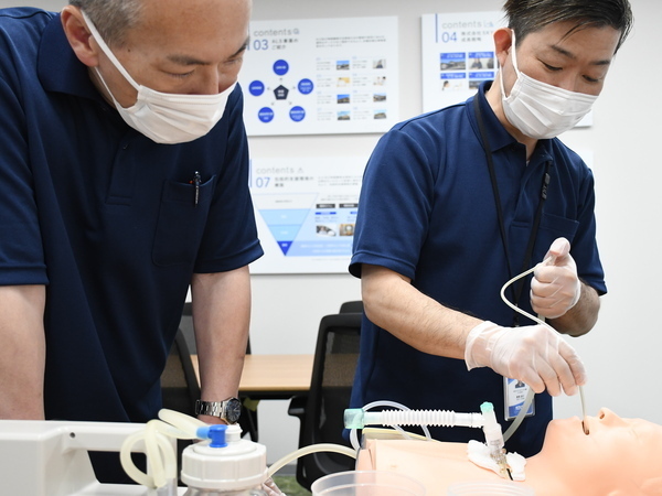 初心者の方にも丁寧に教えます！
入社後の研修制度もバッチリ！
