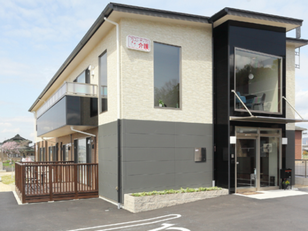 【介護職：グループホーム　せきの憩】安心の大手企業！未経験・無資格OK＠グループホーム【充実の福利厚生】◎高収入  ◎育児休暇取得100％ ◎残業ほぼなし ◎連休の相談OK