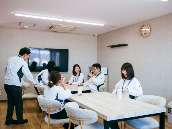 「さん」付けで呼び合う、フラットな社風