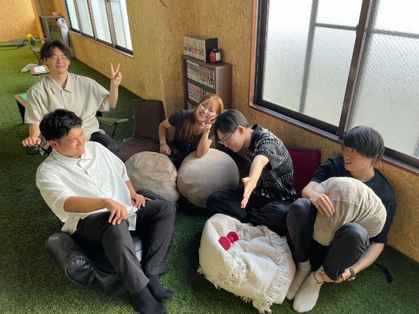 平均年齢は約30歳！
フレンドリーな雰囲気の会社です♪