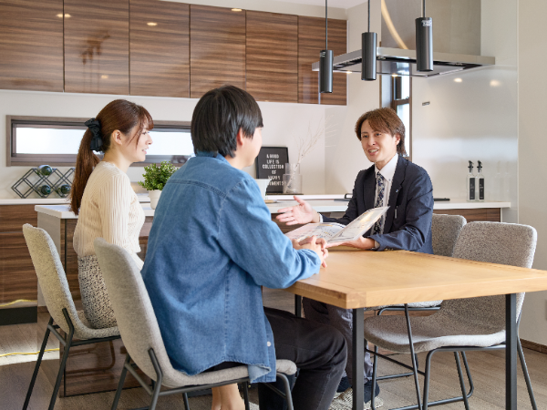Web施策を起点とした反響営業。チームで魅力的な家と街を訴求する仕事です。