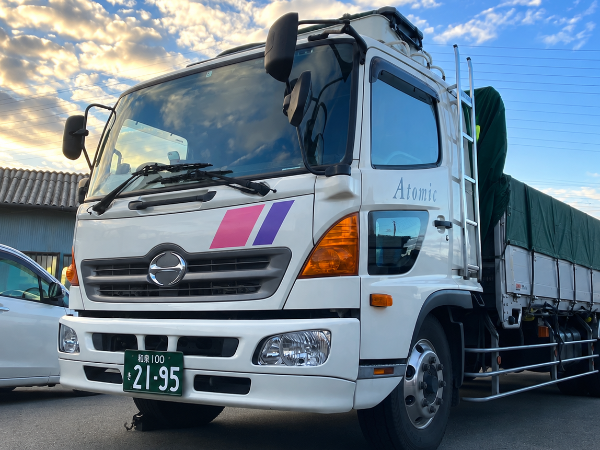 8t平ボディ車ドライバー/未経験OK/月給35万円~/泊まりなし・日帰り/大型免許を活かせる/賞与年2回/退職金あり/マイカー通勤OK