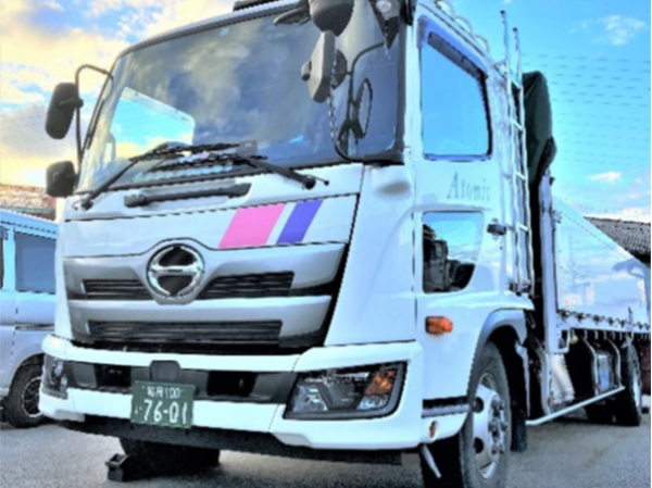 4t平トラックドライバー【正社員登用前提】／未経験OK／地場～中距離が基本／賞与年2回／体力的負担少なめ／基本的に毎日家に帰れる／退職金あり／日・祝固定休み