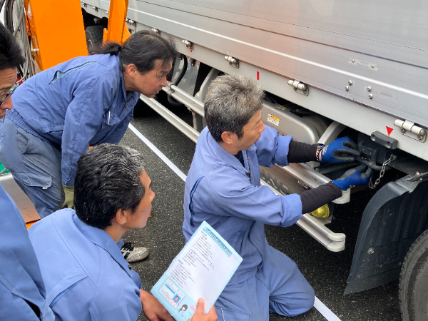 先輩が隣に座る「横乗り研修」で
安心スタート!