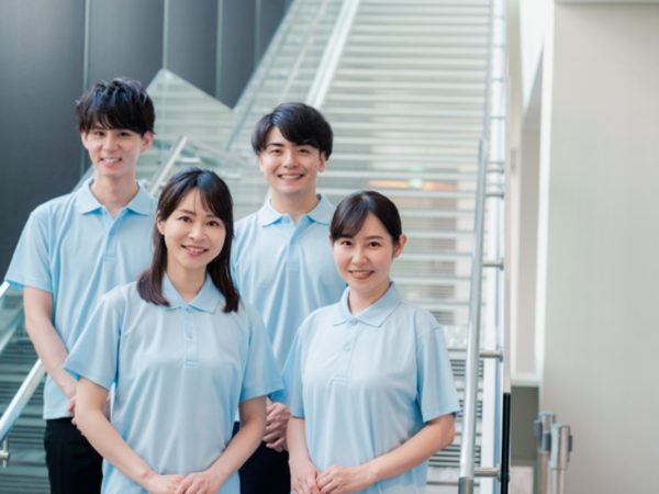 ☆夜勤ありで安定収入を得ながら成長できる環境が整っています♪☆夏季・年末年始休暇もあり、プライベートとの両立もしやすい職場です◎☆資格取得支援が充実しており、働きながらスキルアップを目指せます◎