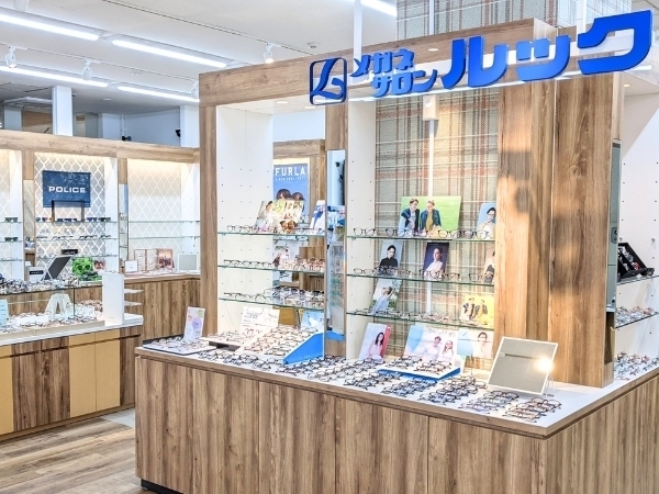 ＼創業50年!／未経験からメガネのプロフェッショナルへ。ECに置き換わりにくい接客業で安定してキャリアアップ