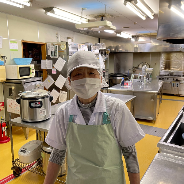 給食部 調理補助/田中 英子
