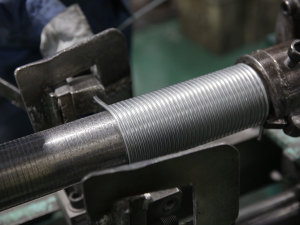 部品製造から製品組み立てまで幅広い仕事に携われます。