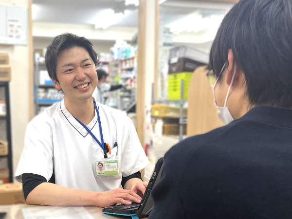 ハザマ薬局は関西に9店舗展開。地域貢献を大切にしています。