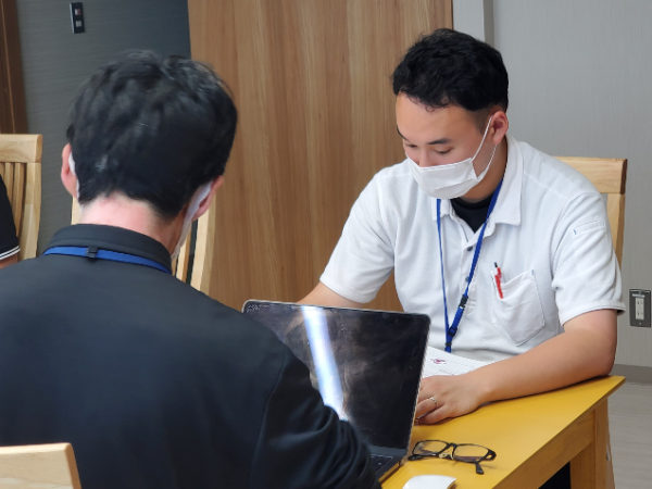 未経験者でも先輩職員が優しく指導♪
定着率も90％以上！