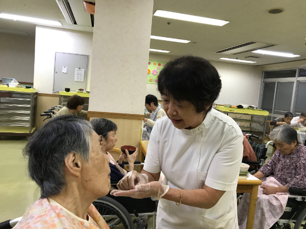 【正看護師/日勤のみ正社員(夜勤なし)】実務経験不問!未経験&ブランクOK/賞与年2回&昇給年1回/残業ほぼなし/40代、50代、60代の中高年も活躍中! 介護施設(特別養護老人ホーム)の看護職